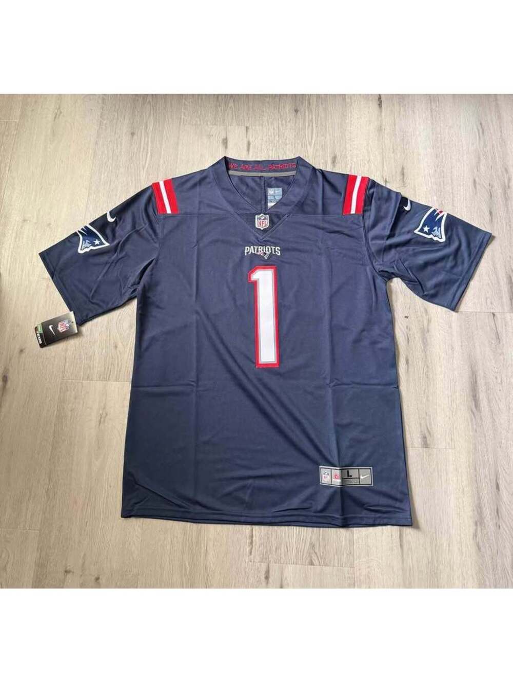AJ Brown New England Patriots Jersey Adult Large NWT